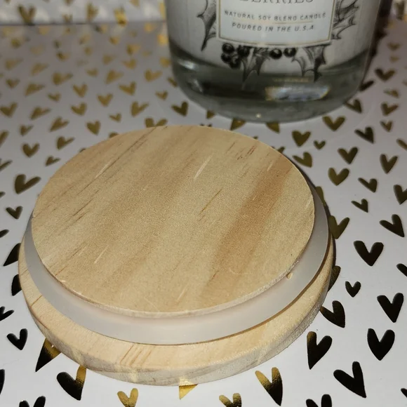 Brand New Scentsational Holly Berries Candle - Picture 6 of 6